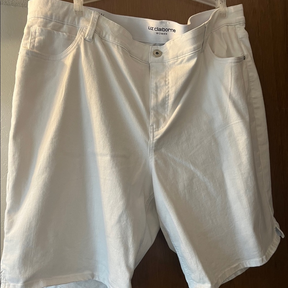 Plus size 26 White Bermuda Shorts
